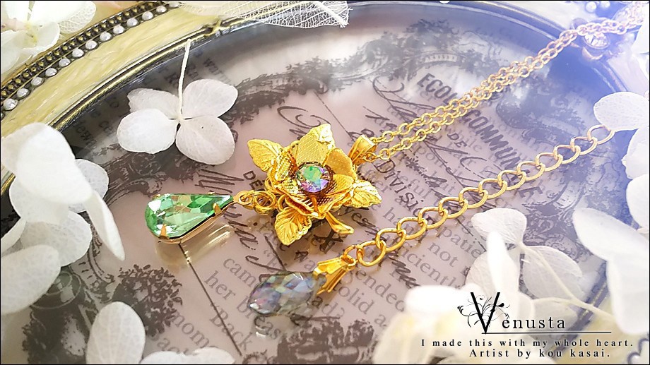 *鮮やかなペリドットの雫ネックレス-ヴィンテージガラス-*