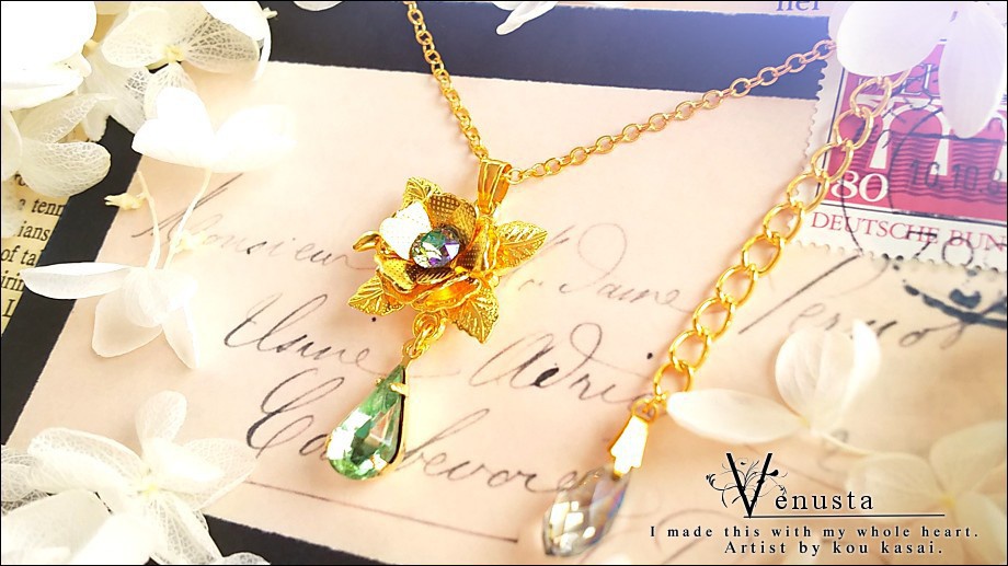 *鮮やかなペリドットの雫ネックレス-ヴィンテージガラス-*