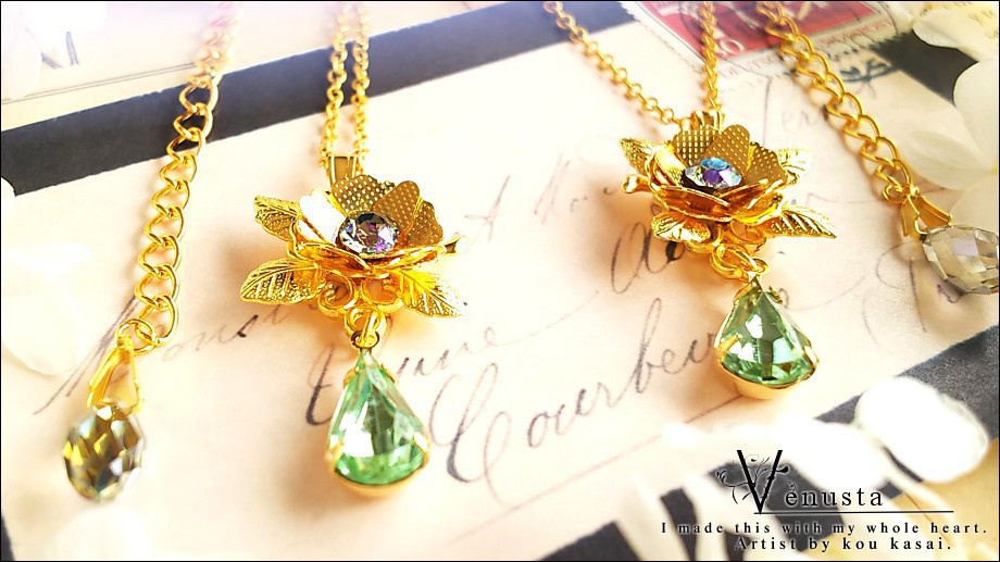 *鮮やかなペリドットの雫ネックレス-ヴィンテージガラス-*