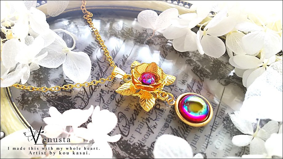 *妖艶なライトシャムのゴールドローズネックレス*