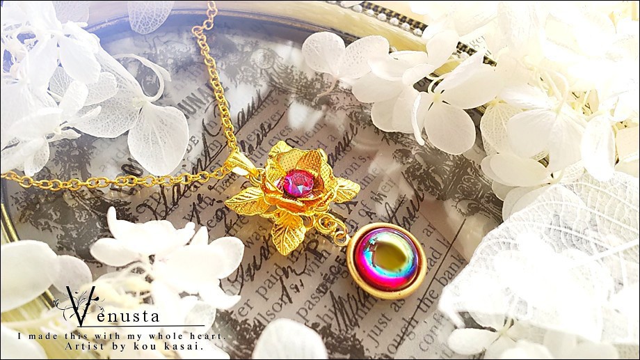 *妖艶なライトシャムのゴールドローズネックレス*