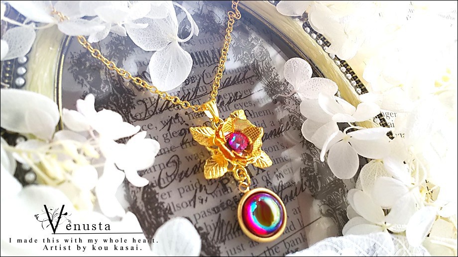 *妖艶なライトシャムのゴールドローズネックレス*