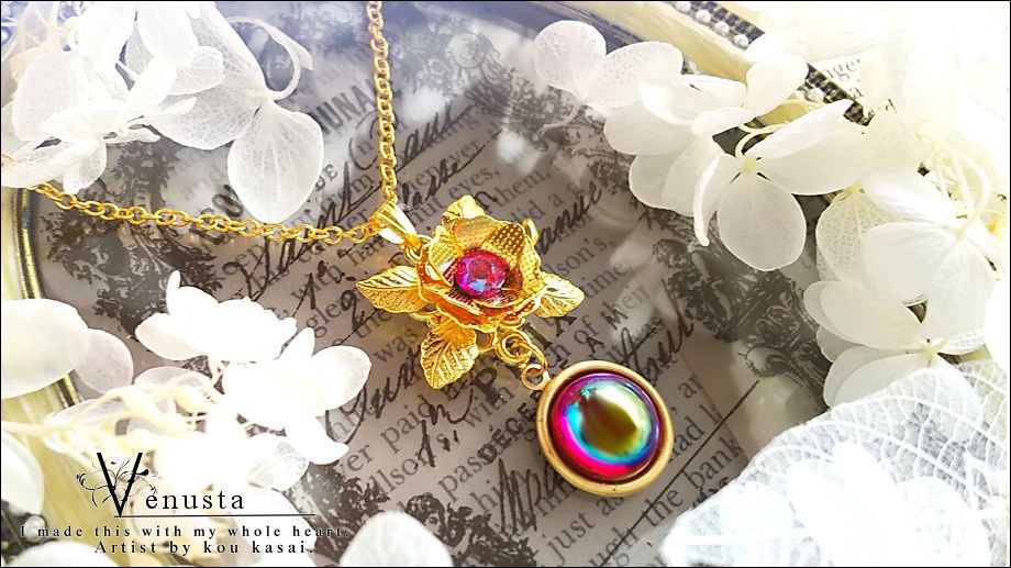 *妖艶なライトシャムのゴールドローズネックレス*