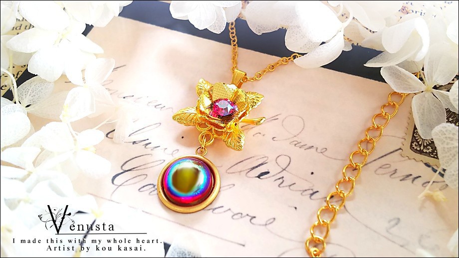 *妖艶なライトシャムのゴールドローズネックレス*