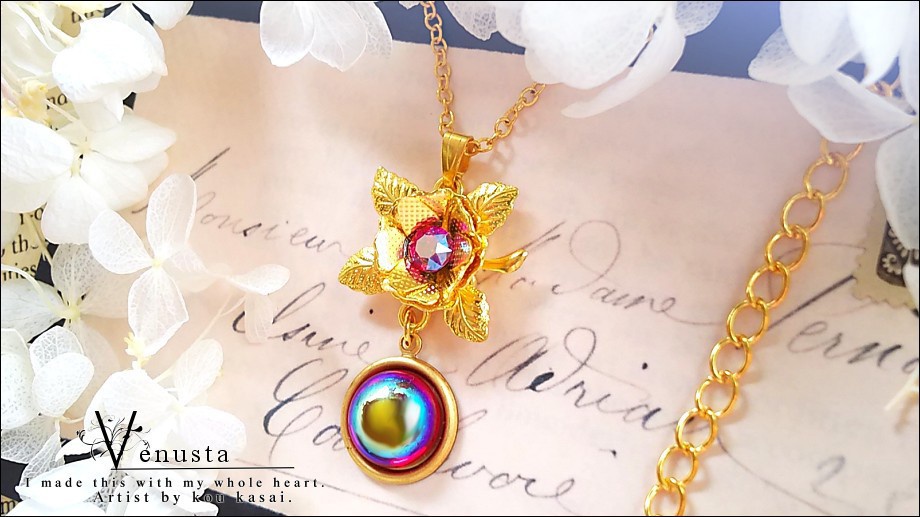 *妖艶なライトシャムのゴールドローズネックレス*