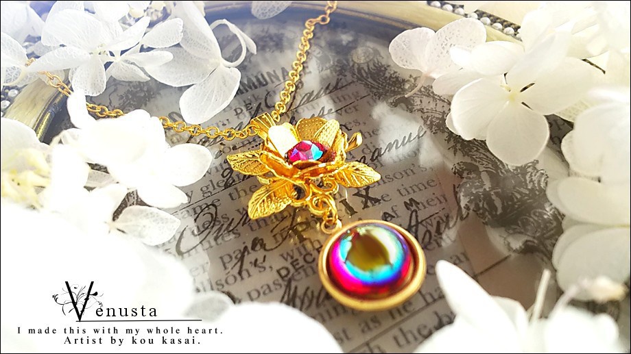 *妖艶なライトシャムのゴールドローズネックレス*