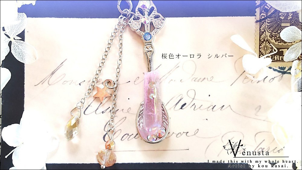 *煌びやかなクリスタル氷柱ストラップ*