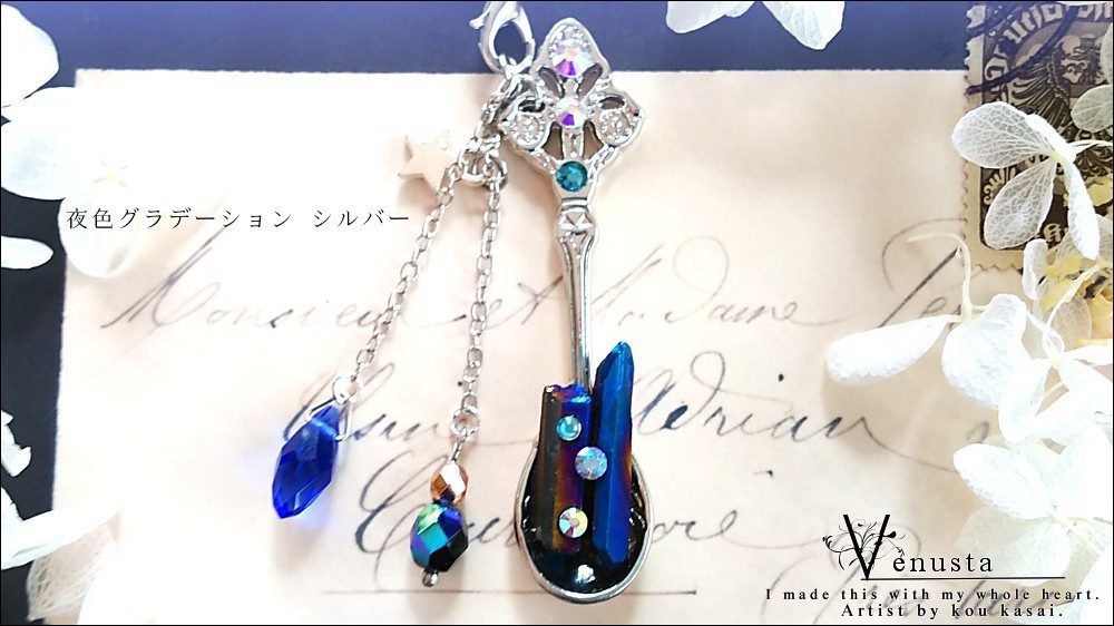 *煌びやかなクリスタル氷柱ストラップ*