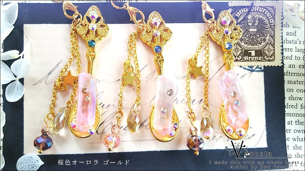 *煌びやかなクリスタル氷柱ストラップ*