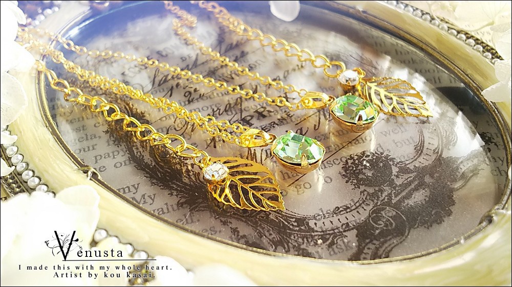 *クリソライトの一粒ネックレス-ヴィンテージスワロフスキー-*