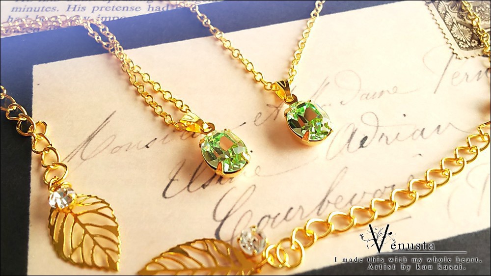 *クリソライトの一粒ネックレス-ヴィンテージスワロフスキー-*