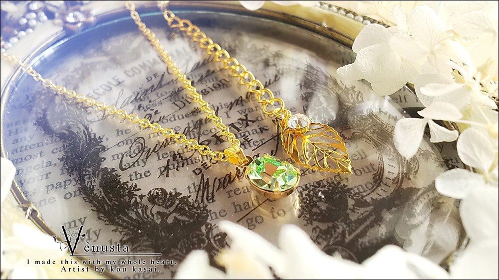 *クリソライトの一粒ネックレス-ヴィンテージスワロフスキー-*