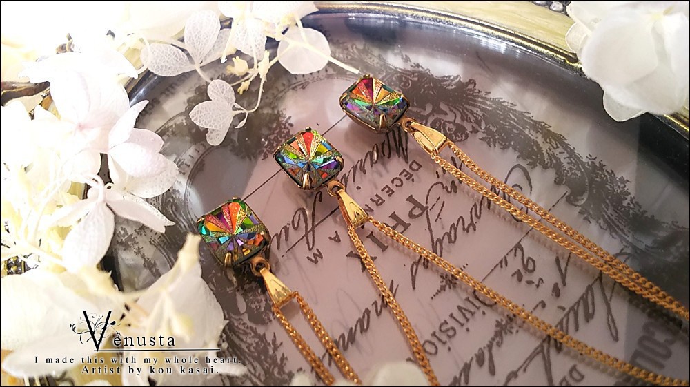 *繊細なヴィトレイルミディアムのガラスネックレス*