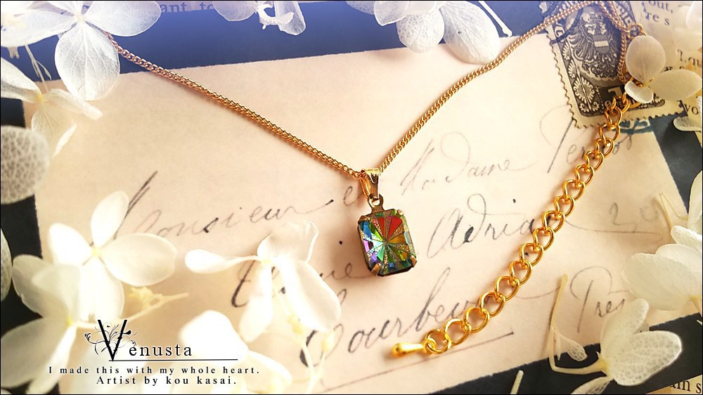 *繊細なヴィトレイルミディアムのガラスネックレス*