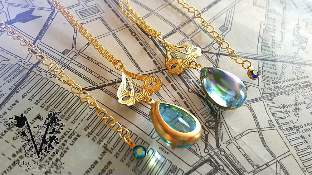 *Vintage AuroraGlass cabochonネックレス-Aqua-*