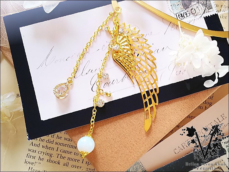 *片翼の華やかブックマーカー*