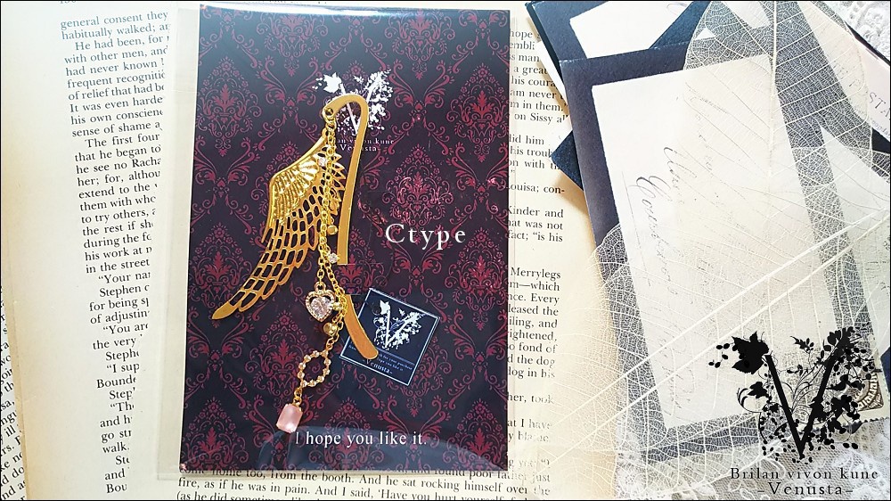 *片翼の華やかブックマーカー*