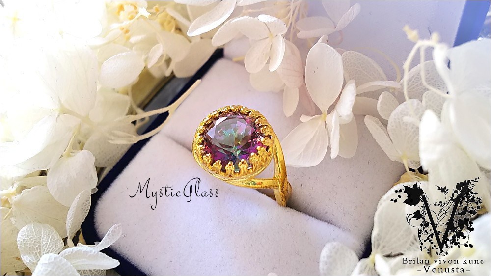 *神秘的なガラスのヴィンテージリング*