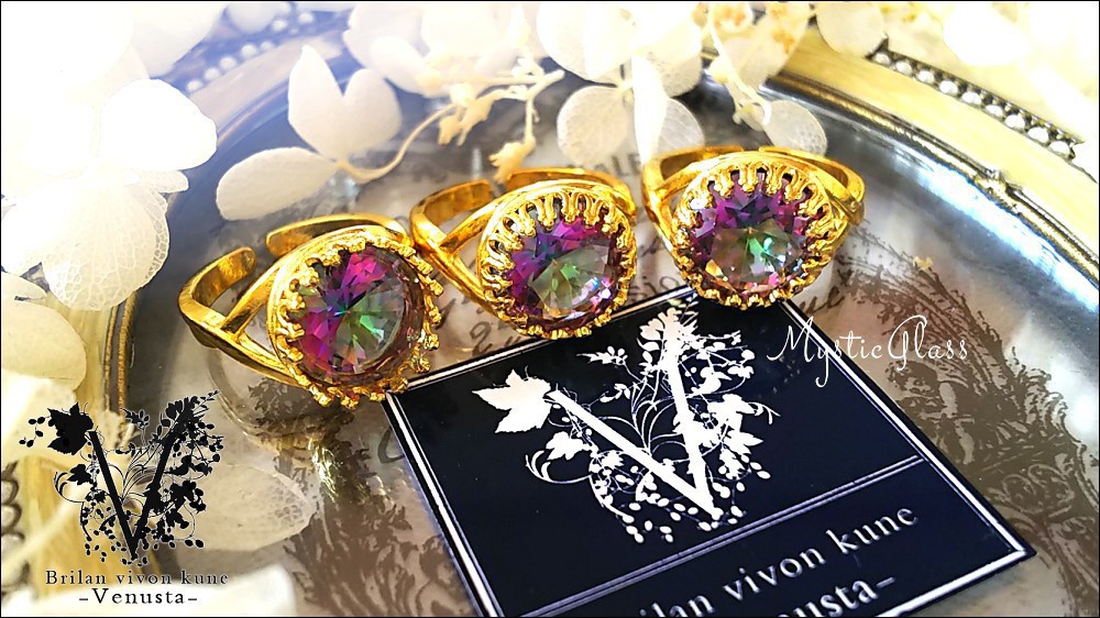 *神秘的なガラスのヴィンテージリング*