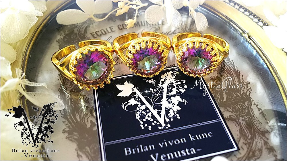 *神秘的なガラスのヴィンテージリング*