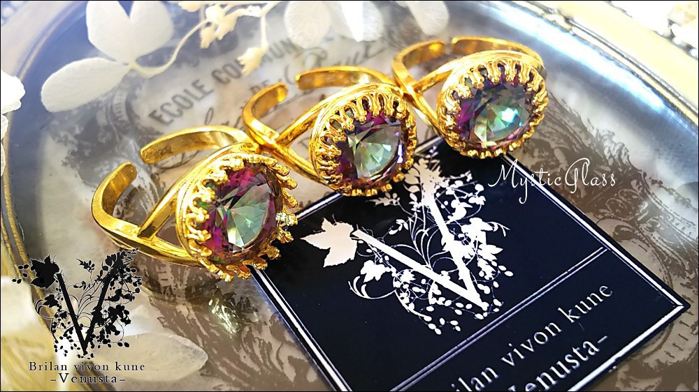 *神秘的なガラスのヴィンテージリング*