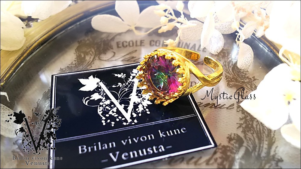 *神秘的なガラスのヴィンテージリング*