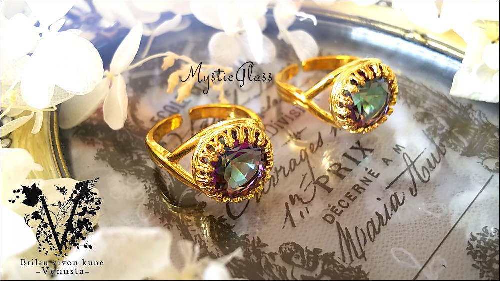 *神秘的なガラスのヴィンテージリング*