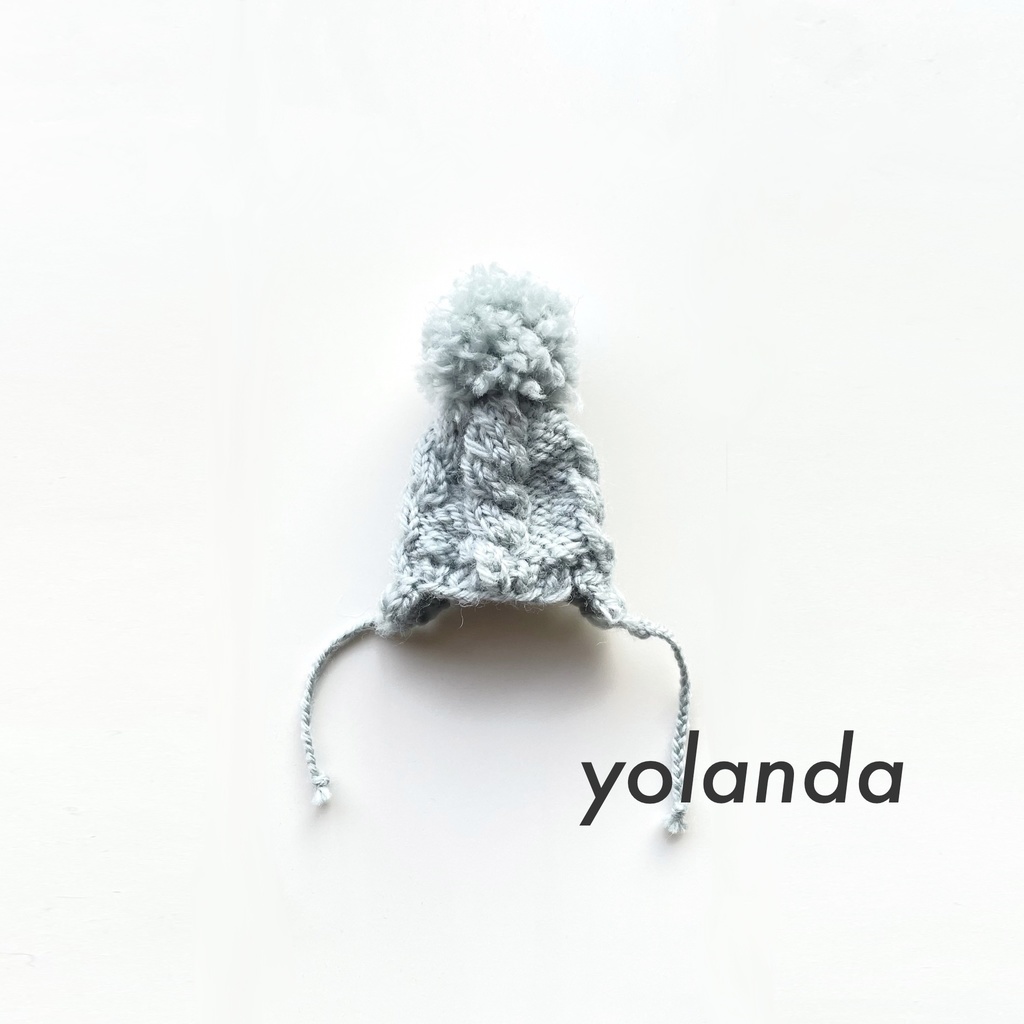 □手編み耳当て付きニット帽