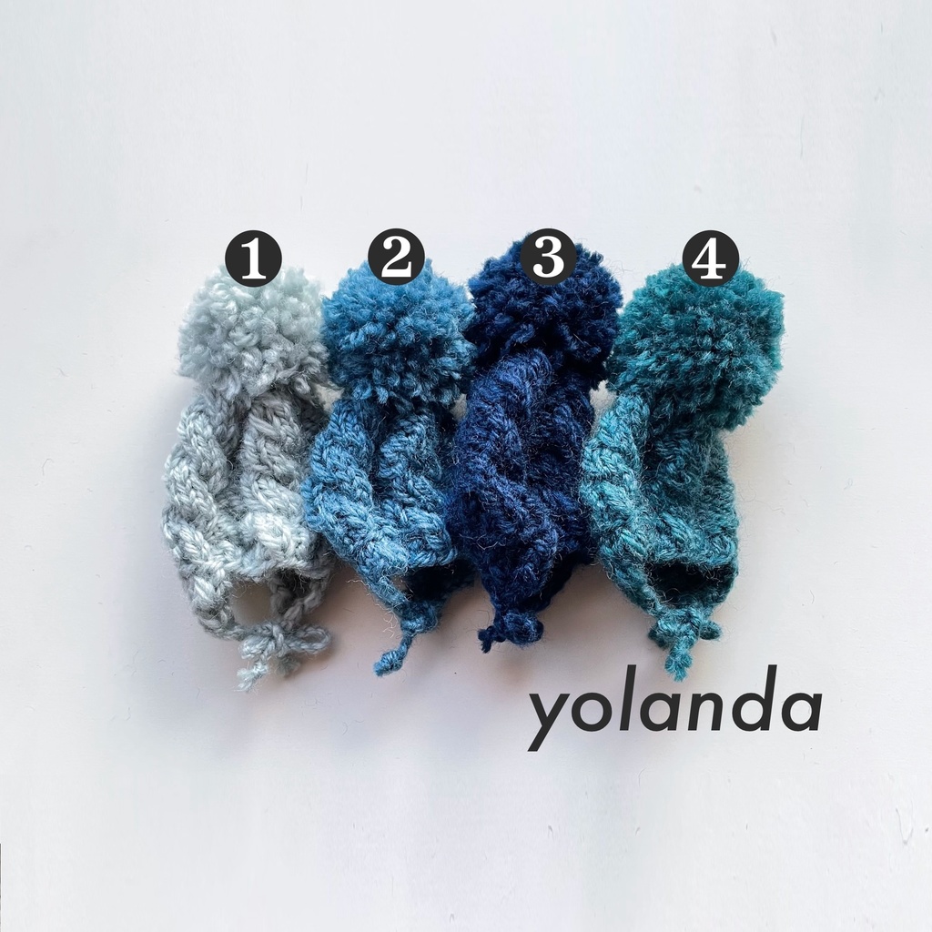 □手編み耳当て付きニット帽