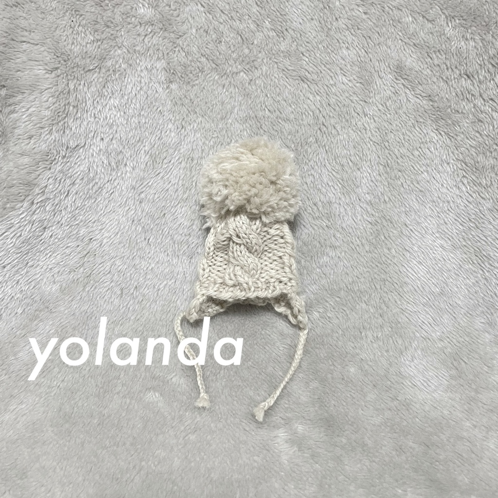 □手編み耳当て付きニット帽