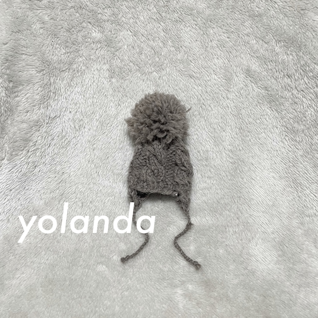 □手編み耳当て付きニット帽