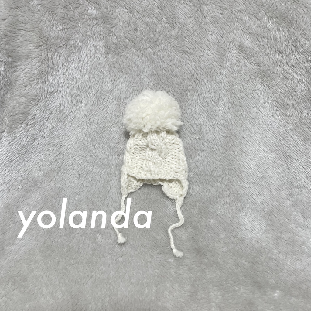 □手編み耳当て付きニット帽