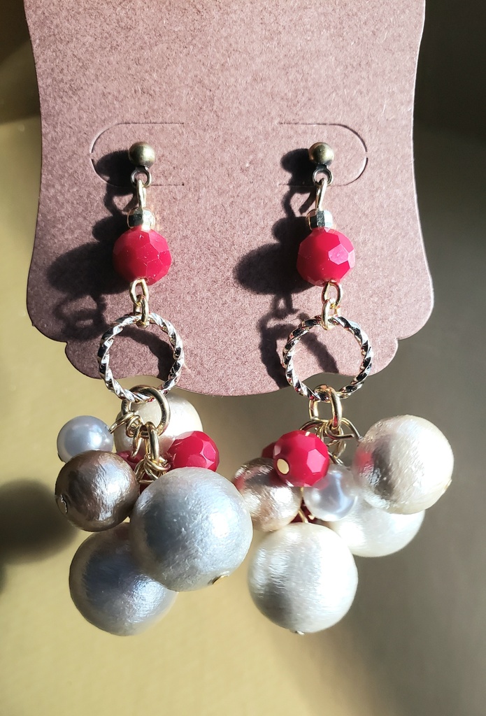 冬の森赤い木の実のピアス