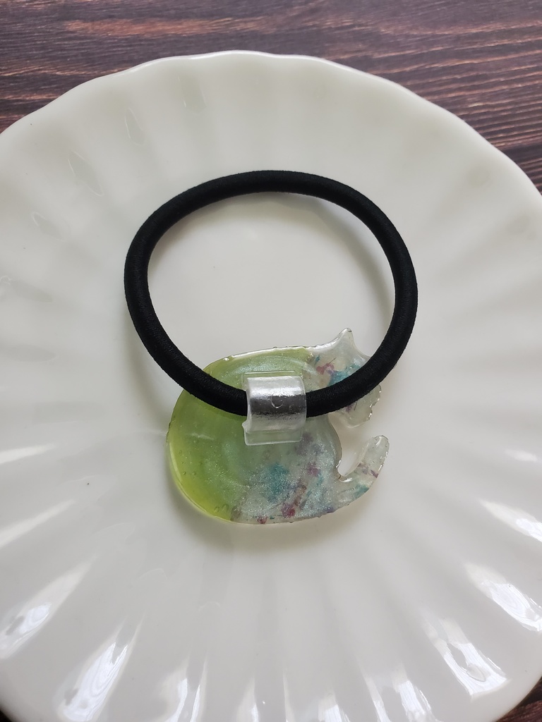 【創作】ボタニカルねこチャームのヘアアクセ