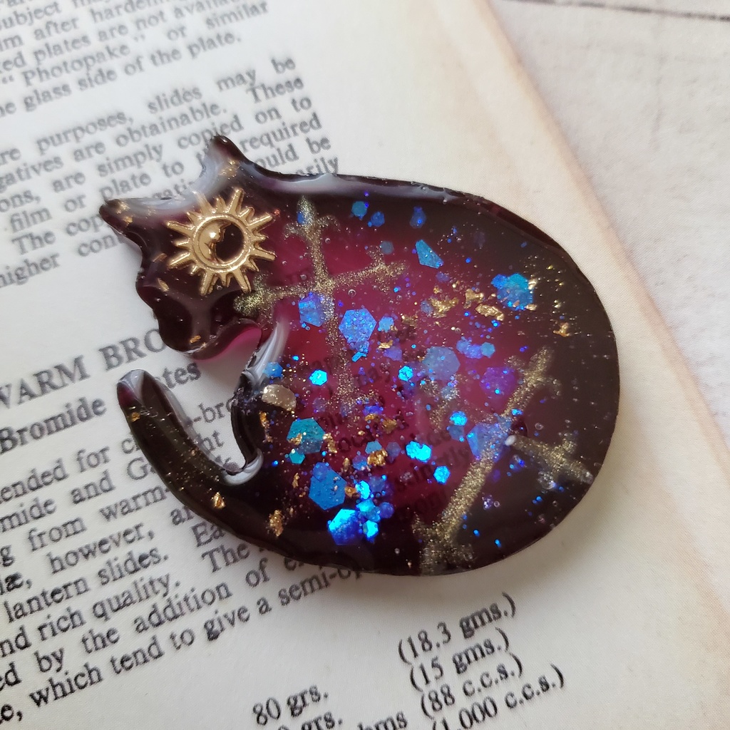 〖 金具選択可 〗 - まるまるネコシリーズ - 偏光シェルと幾何学パーツのクリアレジンパーツ