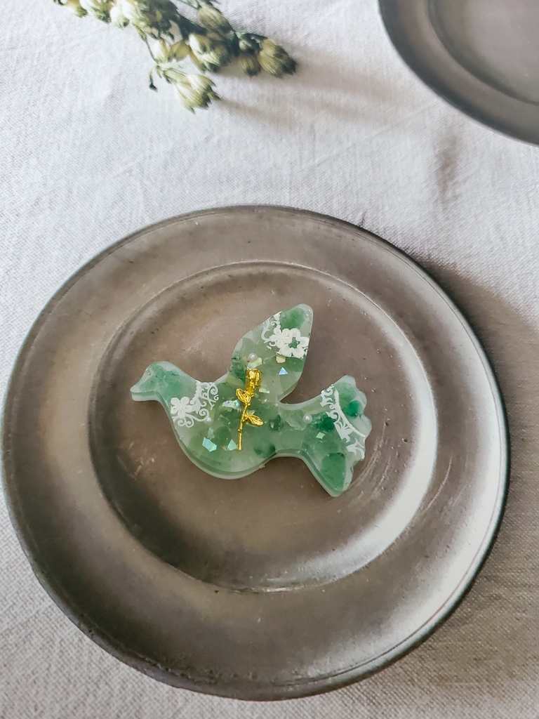 【金具選択可】ハトさん型 アベンチュリンのゼリー寄せ