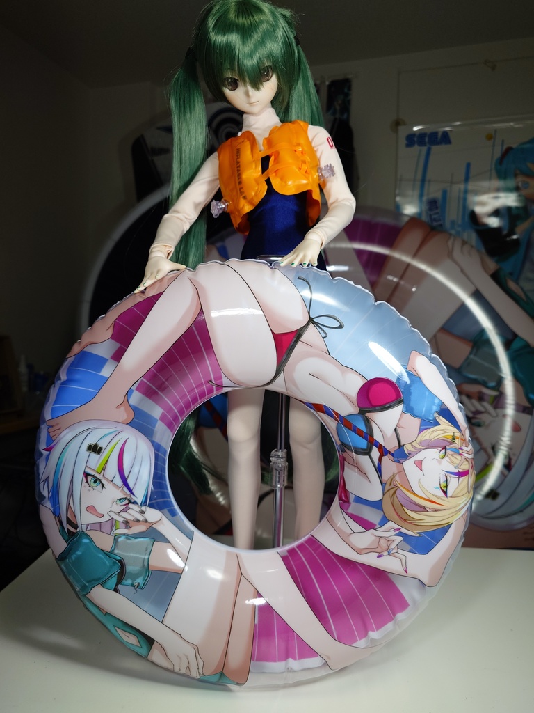 【ドール用】『音ゲーマーの姉妹』1:3スケール ミニチュアデザイン浮き輪 / 1:3 Scale Replica Swimming Ring «Rhythm Gamer Sisters»