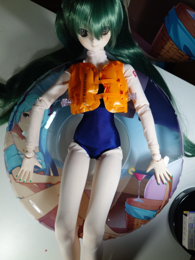 【ドール用】『歌姫との夏休み』1:3スケール ミニチュアデザイン浮き輪 / 1:3 Scale Replica Swimming Ring «Beach Vacation With Diva»