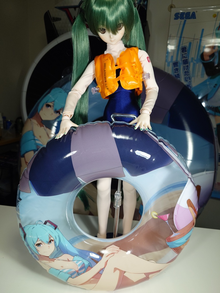 【ドール用】『歌姫との夏休み』1:3スケール ミニチュアデザイン浮き輪 / 1:3 Scale Replica Swimming Ring «Beach Vacation With Diva»