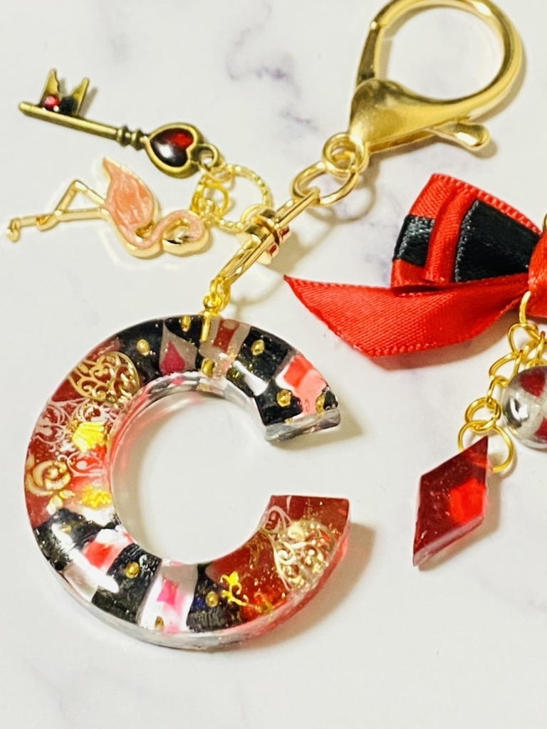 レジン「C」ダイヤのイニシャルチャーム