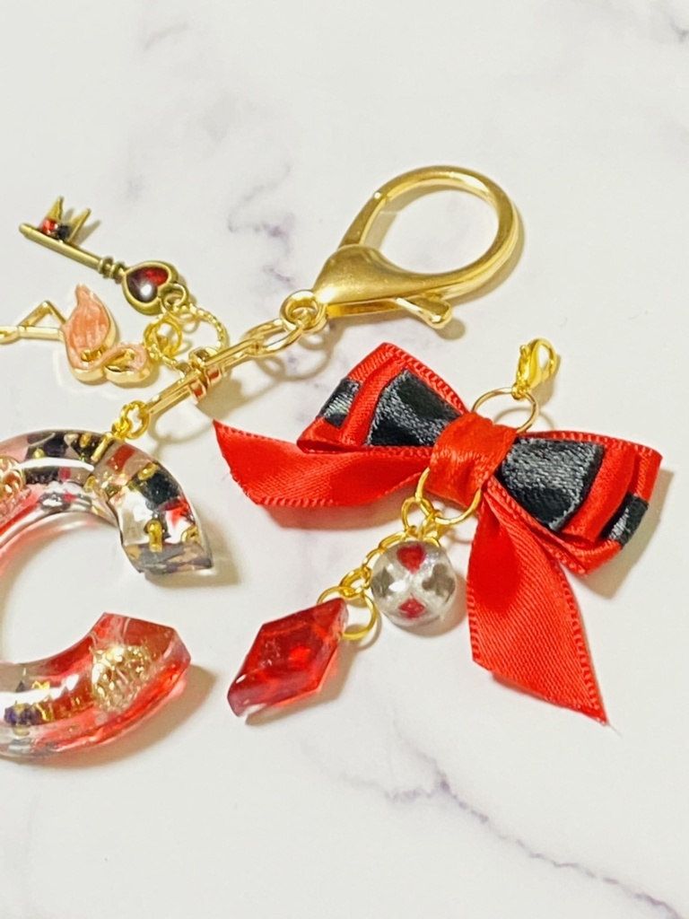レジン「C」ダイヤのイニシャルチャーム