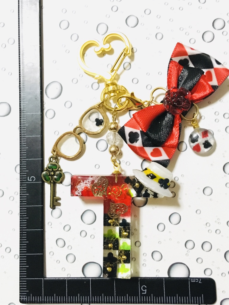 レジン「T」クローバーのイニシャルチャーム