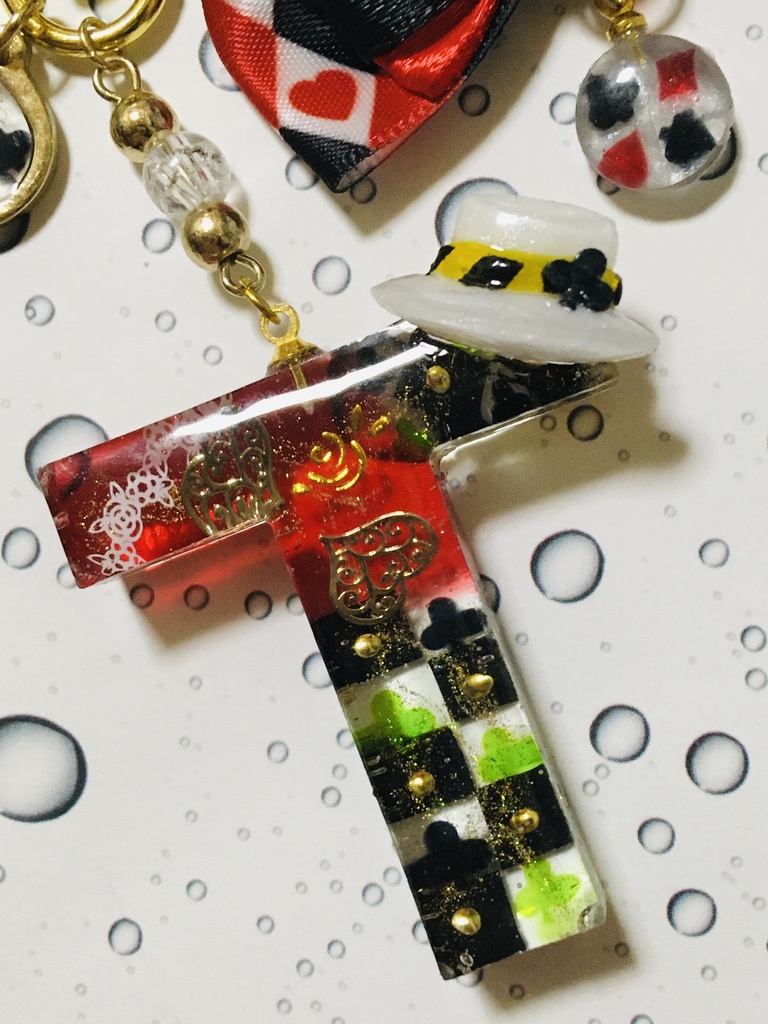 レジン「T」クローバーのイニシャルチャーム