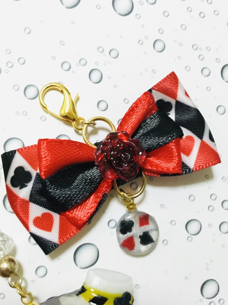 レジン「T」クローバーのイニシャルチャーム