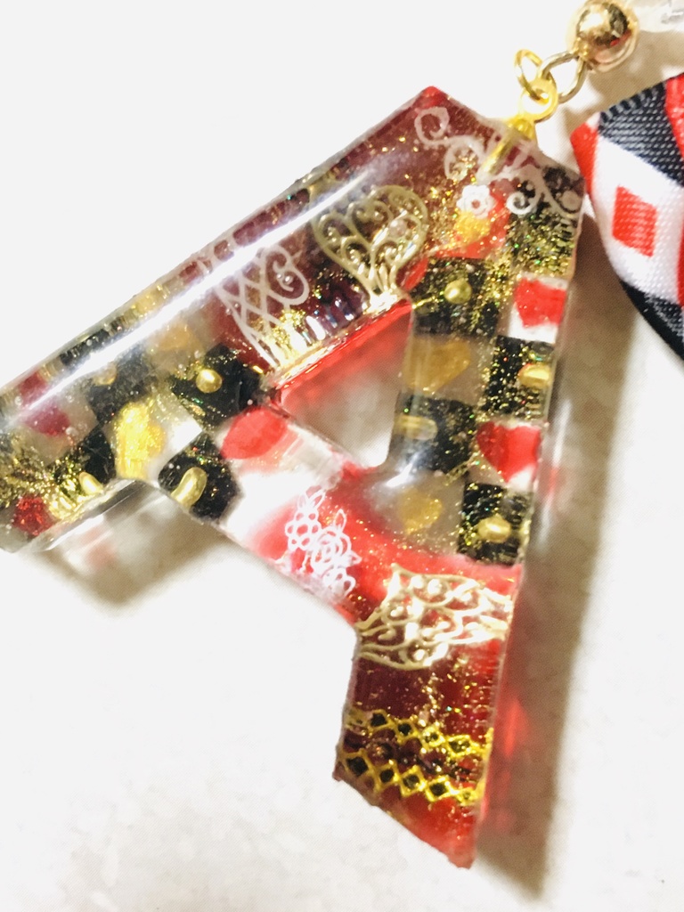 レジン「A」ハートのイニシャルチャーム