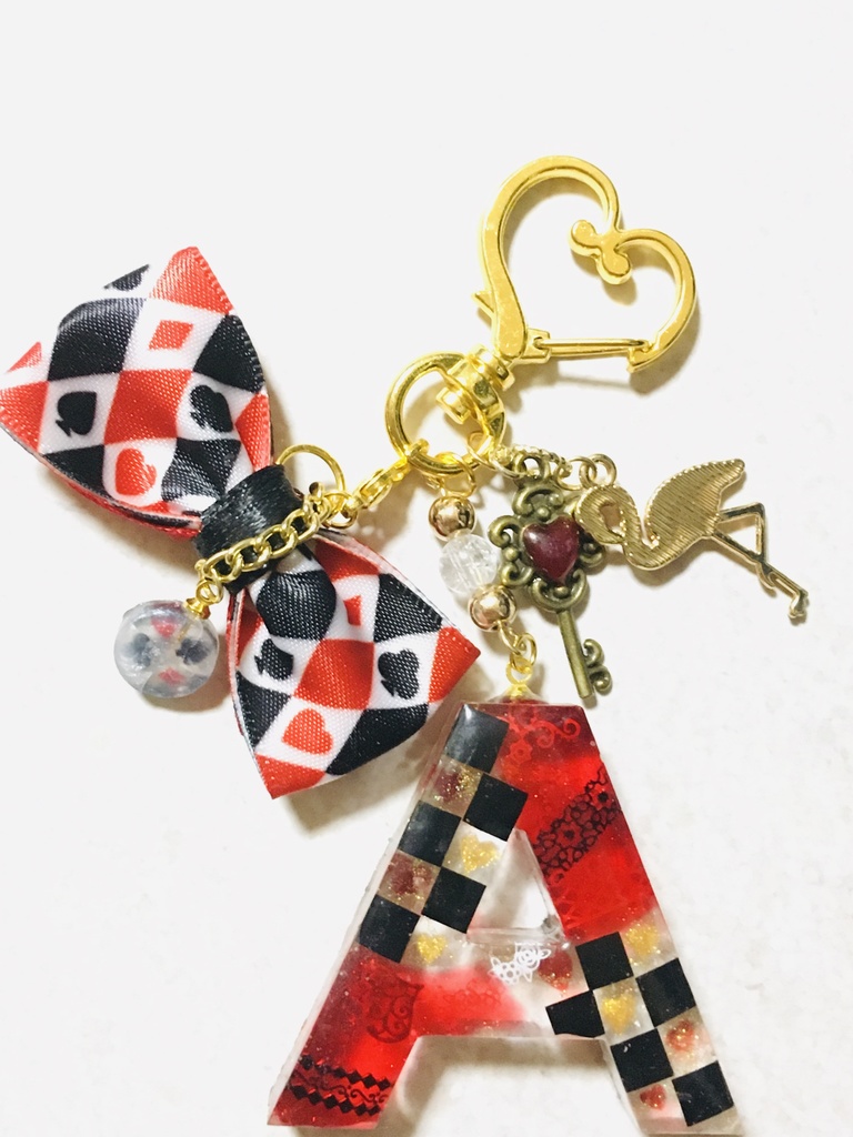 レジン「A」ハートのイニシャルチャーム