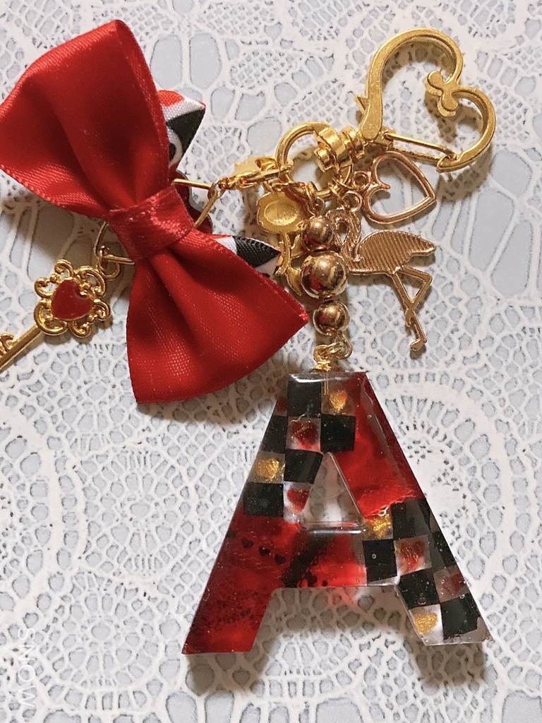 レジン「A」ハートのイニシャルチャーム