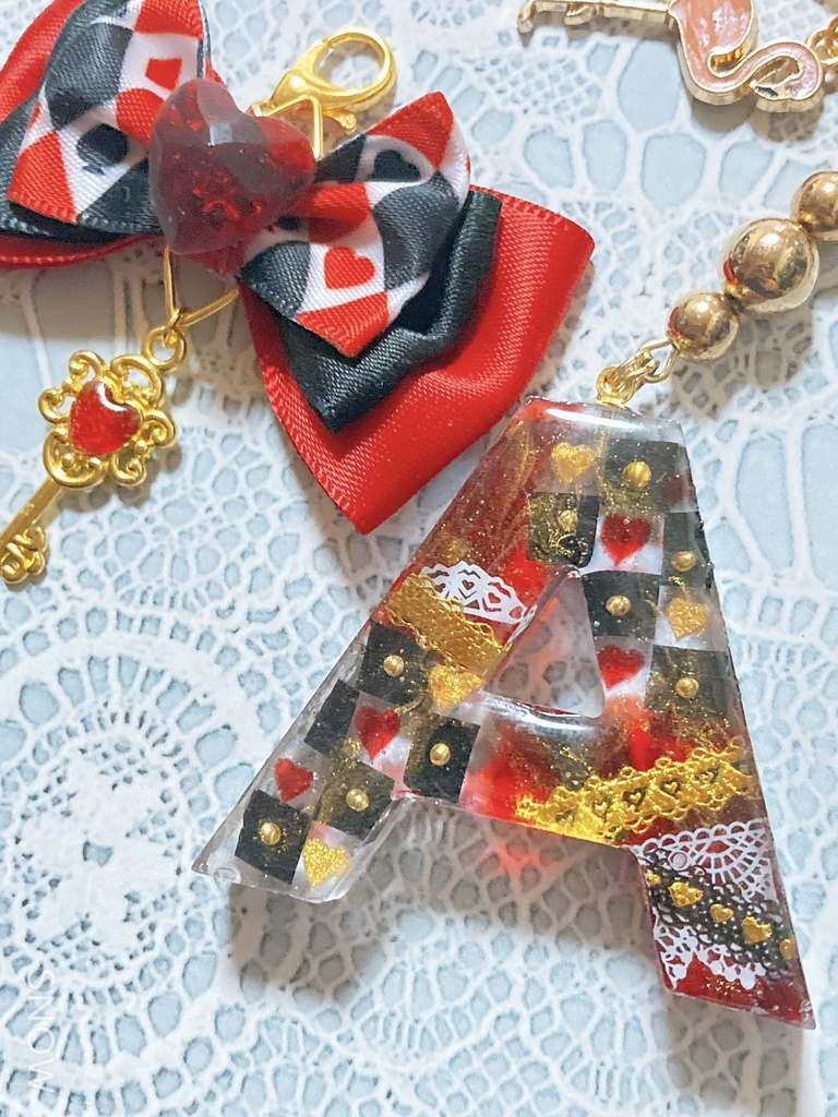 レジン「A」ハートのイニシャルチャーム