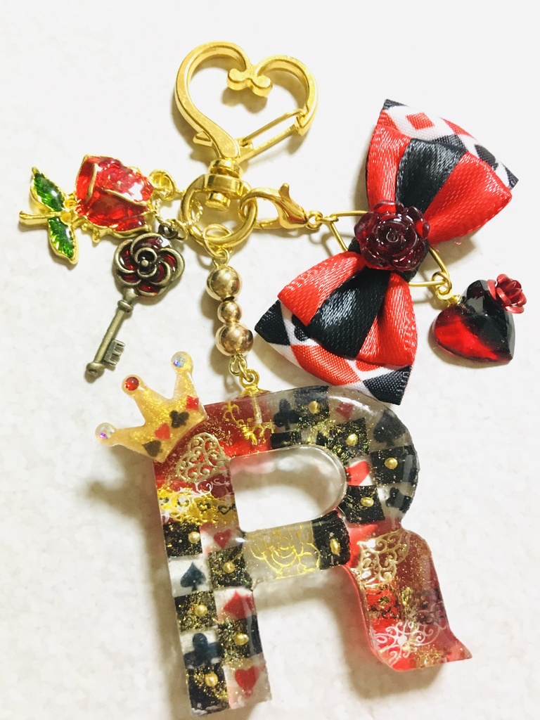 ♥︎ハンドメイド♥︎ レジン くま アルファベット キーホルダー