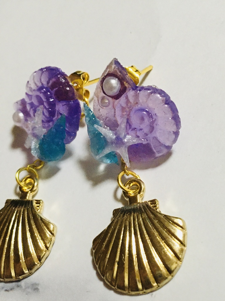 レジン 巻貝とヒトデのピアス